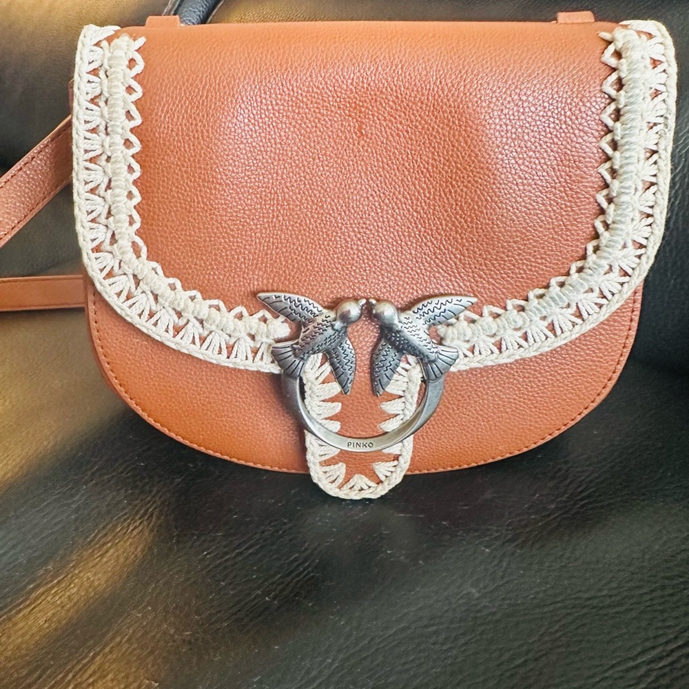 Pinko preloved- a beautiful crossbody in tan - good condition